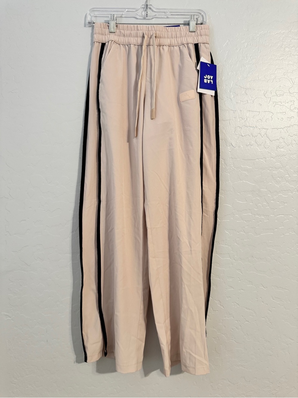 👖NWT JoyLab Women's XS Beige Jogger Pants Black Side Stripe Elastic Waist